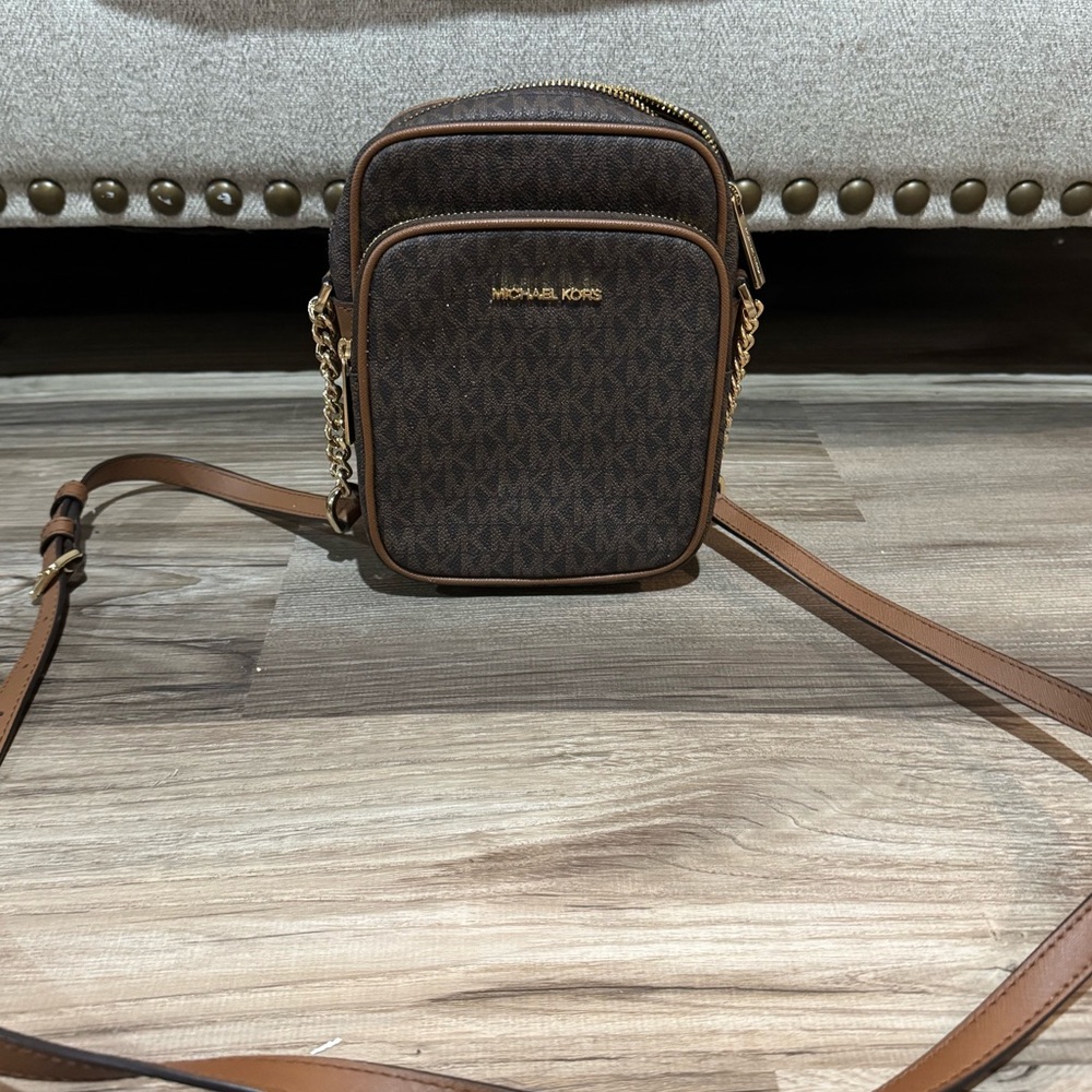 Michael Kors Flight crossbody